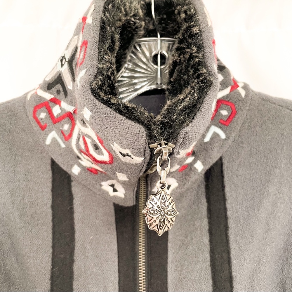 Icelandic Design Gray Wool Vest Women Size Small - Picture 13 of 16